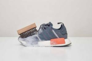 Cara Cuci Sepatu agar Tidak Kuning