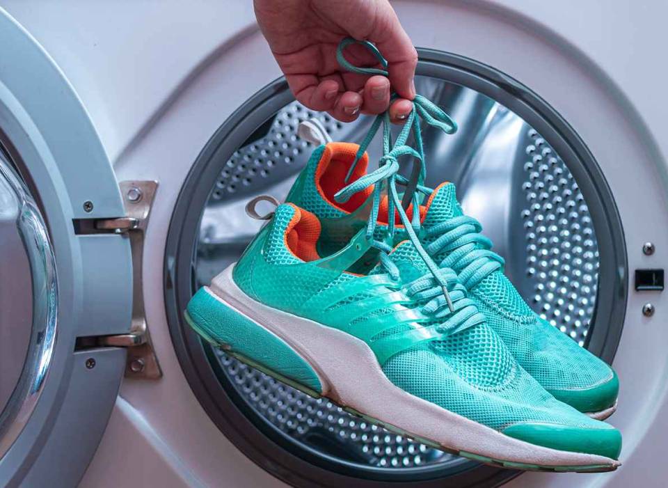 Cara Cuci Sepatu Olahraga - Shoeporter