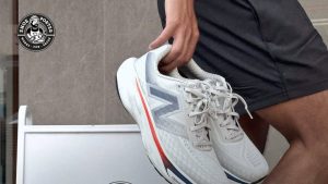 Cara Membersihkan Sepatu Putih Setelah Terkena Air Hujan agar Tidak Menguning