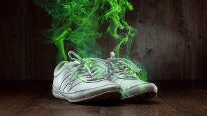 Kenapa Sepatu Berbau Meskipun Sudah Dijemur? Ini Solusinya! (Tips Cuci Sepatu Puri)