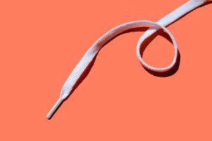 Cara Merawat Tali Sepatu Agar Tetap Putih dan Tidak Melar