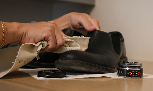 Cuci Sepatu Kulit - shoeporter