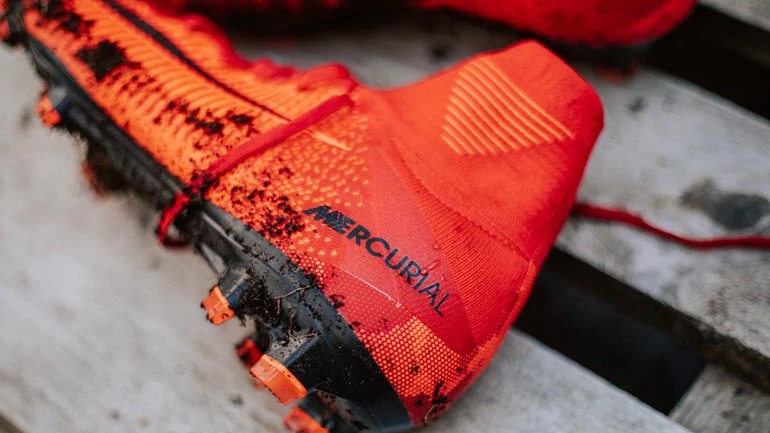 Cuci Sepatu Bola - shoeporter