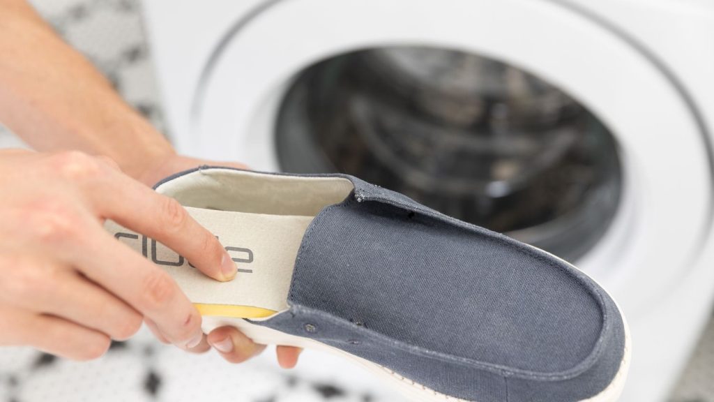 Cuci Insole Sepatu - shoeporter