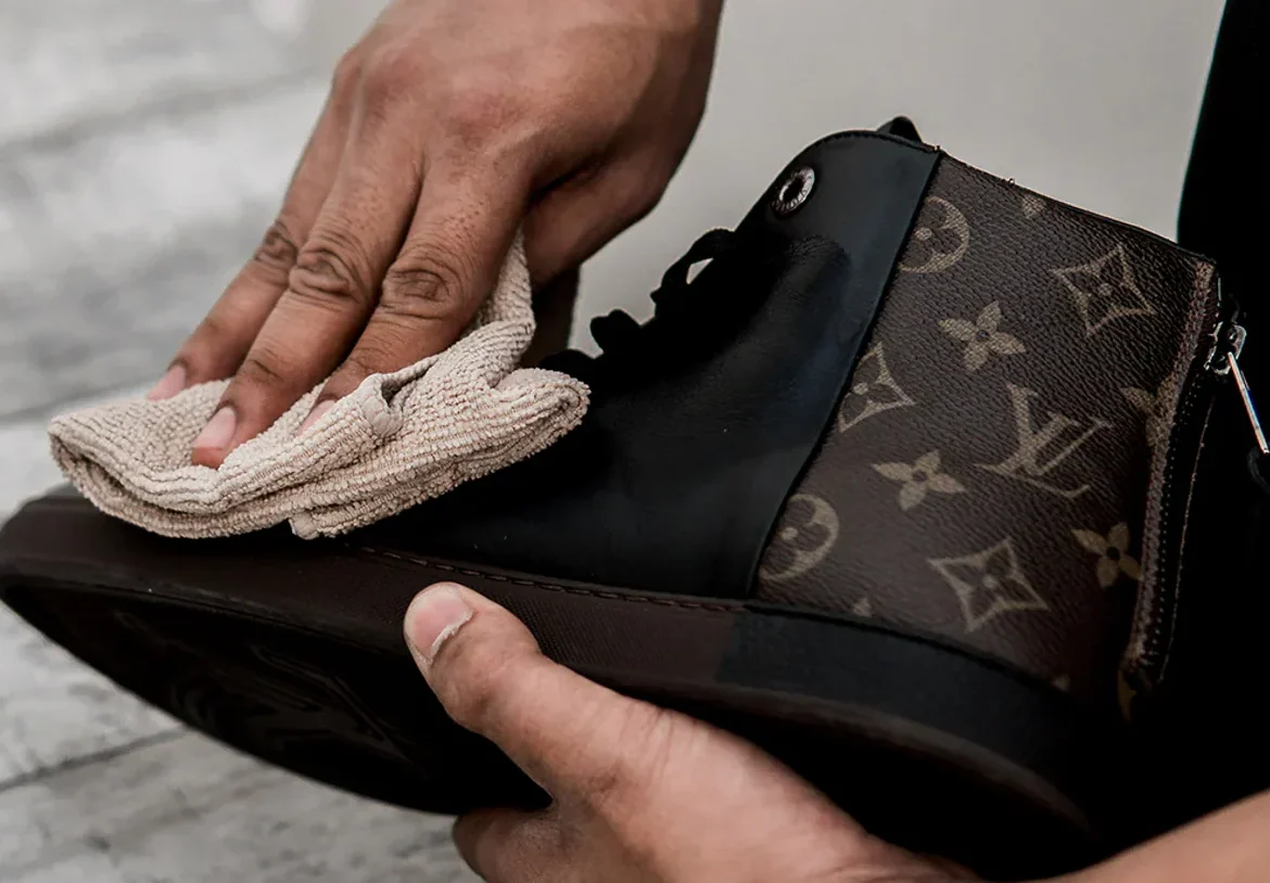 Cuci Sepatu Luxury - shoeporter