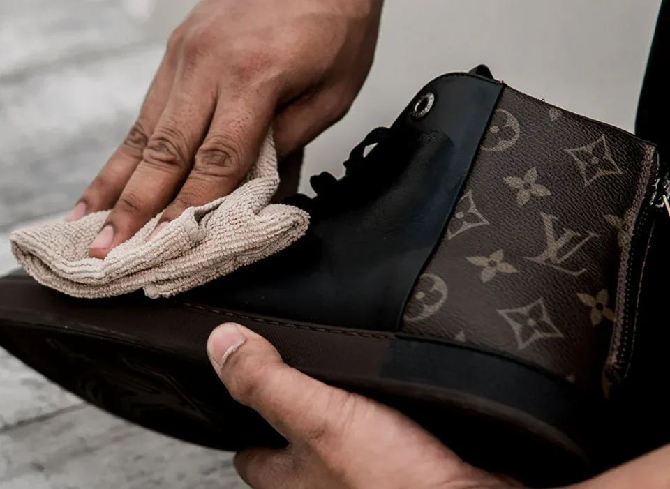 Cuci Sepatu Luxury - shoeporter