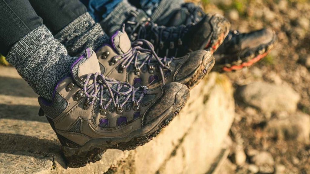 Cuci Sepatu Gading Serpong - shoeporter