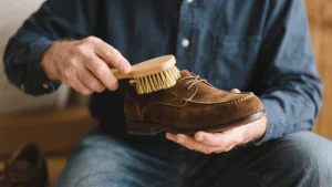Merawat Sepatu Suede - shoeporter