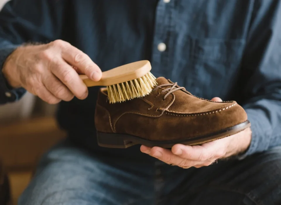 Merawat Sepatu Suede - shoeporter