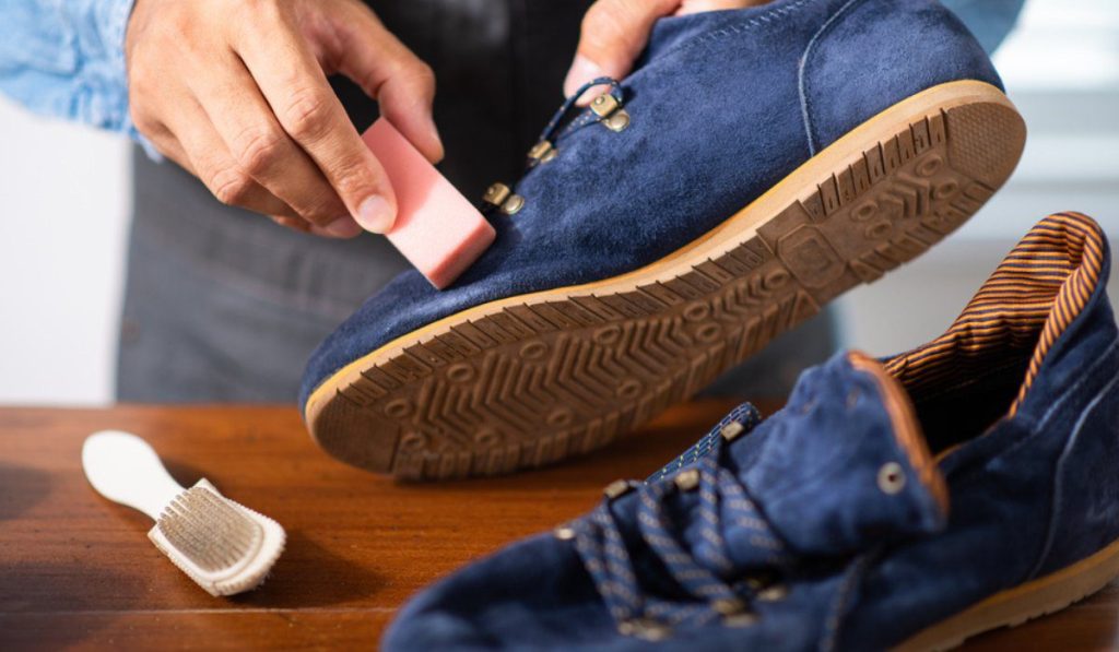 cuci Sepatu Suede - shoeporter